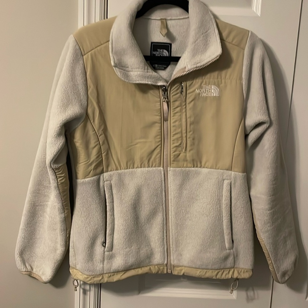 Women’s small north face jacket in tan
